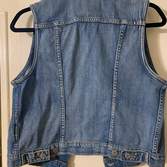 LEVI STRAUSS & CO vest in small - Picture 4 of 5